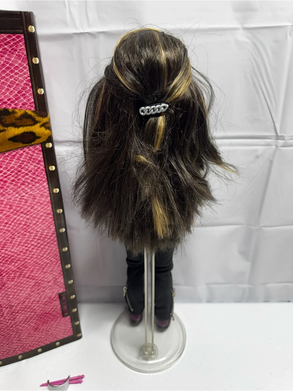 Mattel Teen Trends Kianna Doll with accessories, stand, case